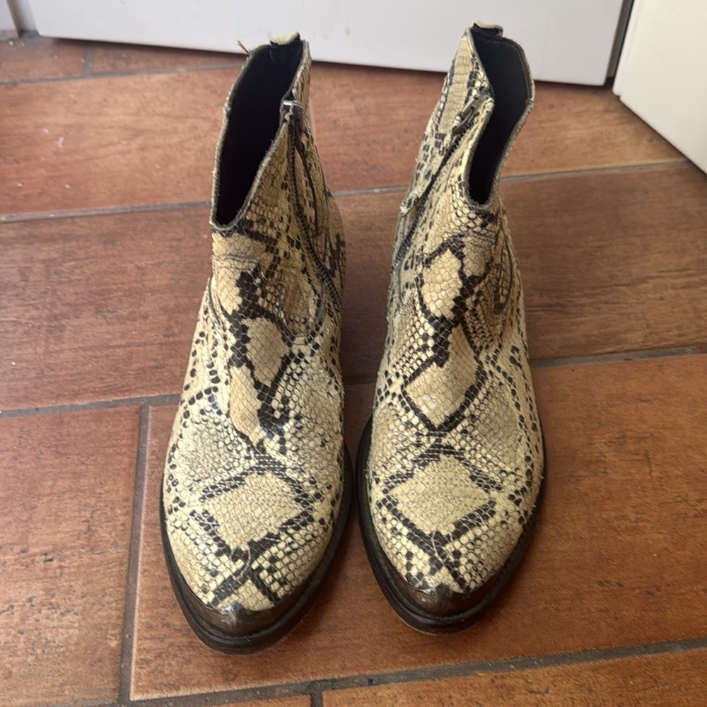 Golden Goose Black and Beige Boots